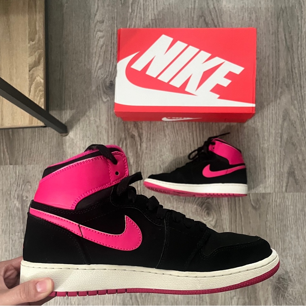 Jordan 1 Retro High Black Vivid Pink (GS)